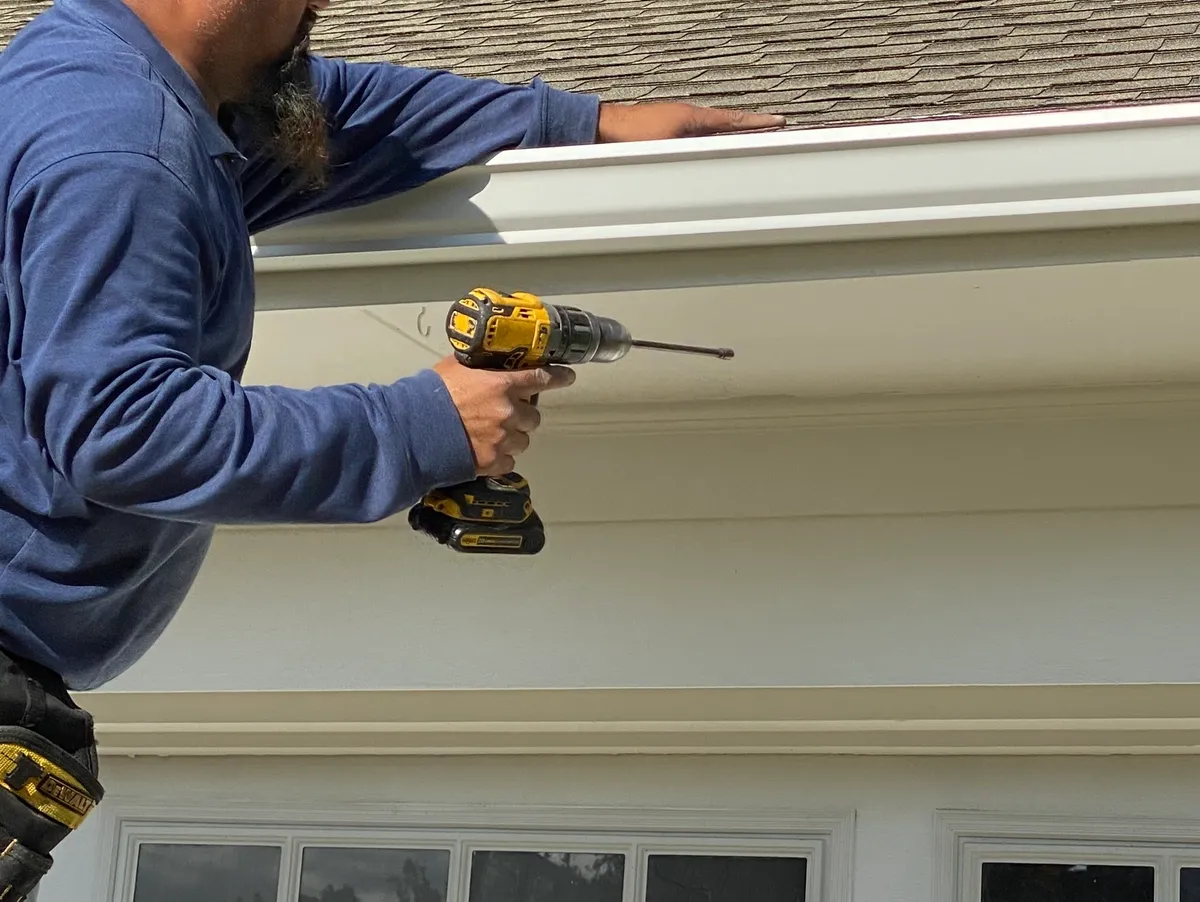 Eavestrough Gutter Cleaning Services
